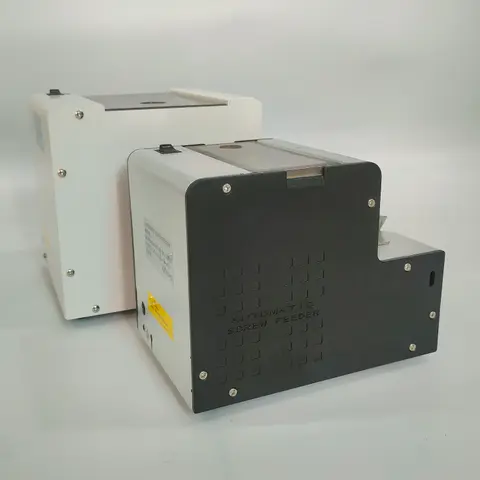 So sánh máy cấp vít VTS-1060 và VTS-1050 - Góc nhìn phía sau